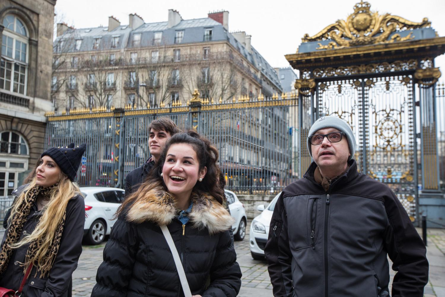 <a href='http://5h96ft7.annakayat.com'>博彩网址大全</a> French Professor Pascal Rollet leads students on a study tour in Paris.